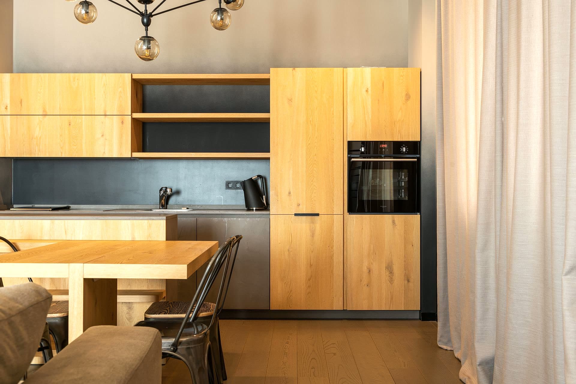 Cuisine équipée d'un logement Cosy'Part, plan de travail dégagé